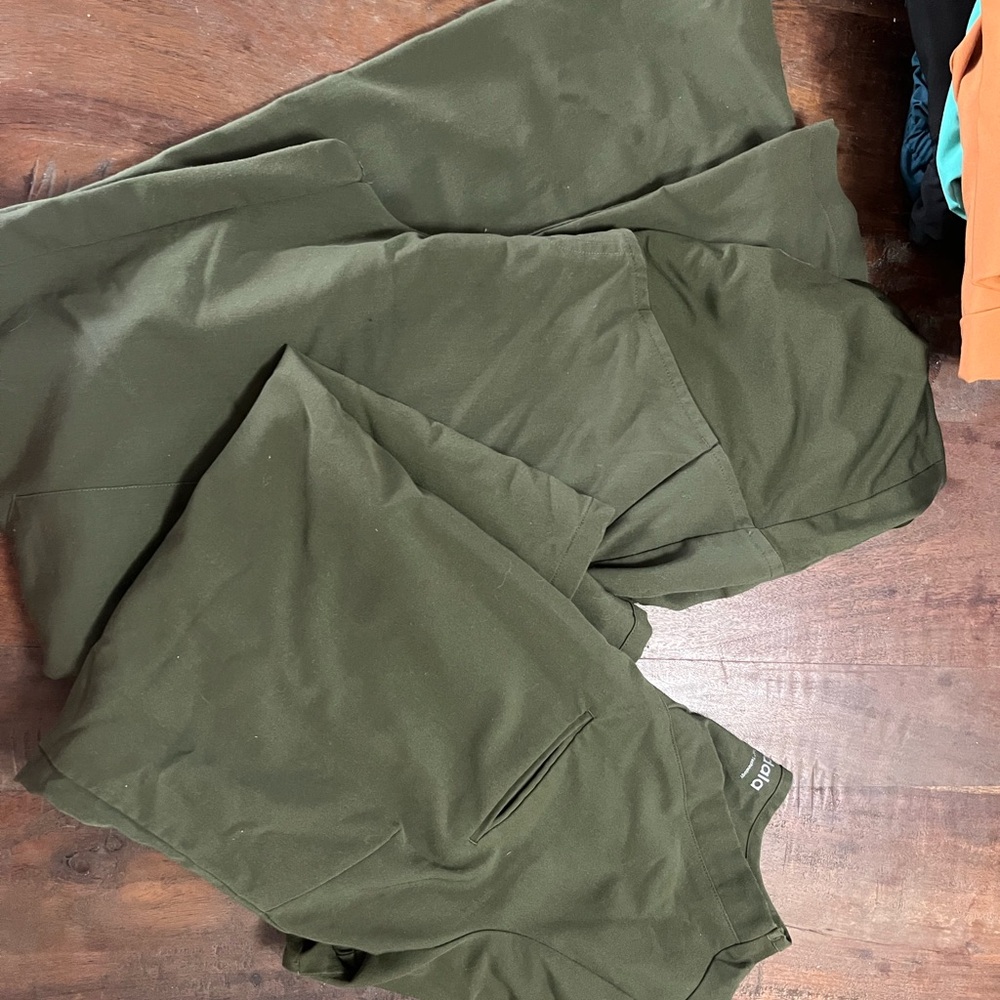 Mandala maternity scrubs xs bottom , small top